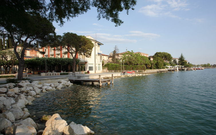 l'albergo dal lago'